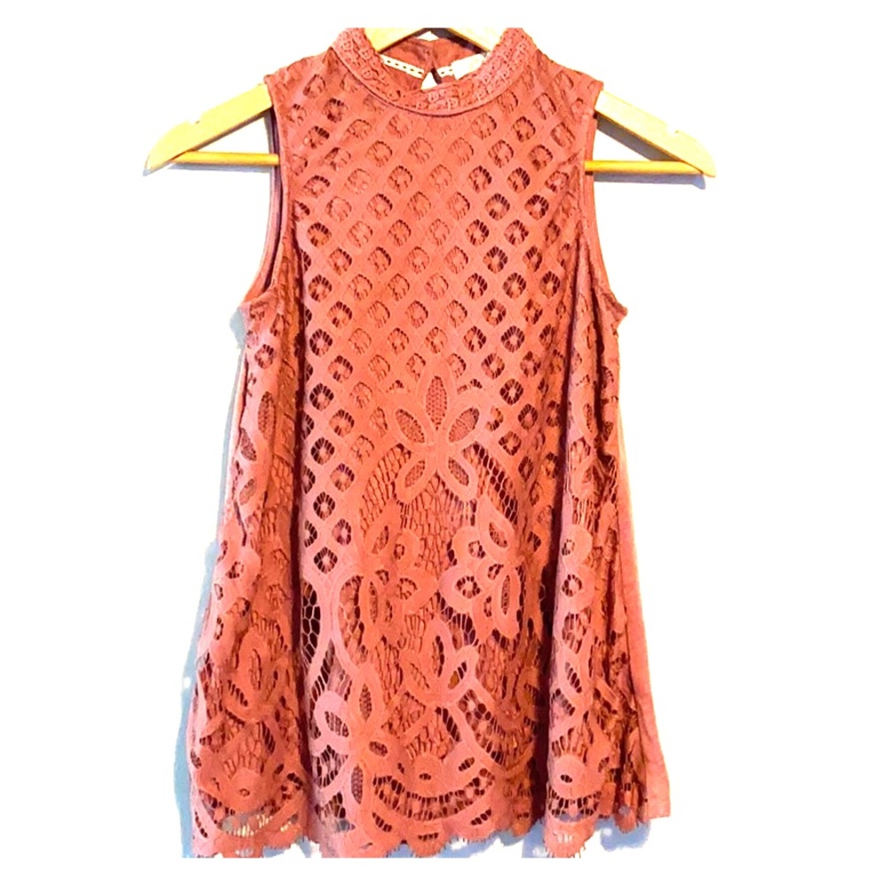 Sleeveless lace top size S